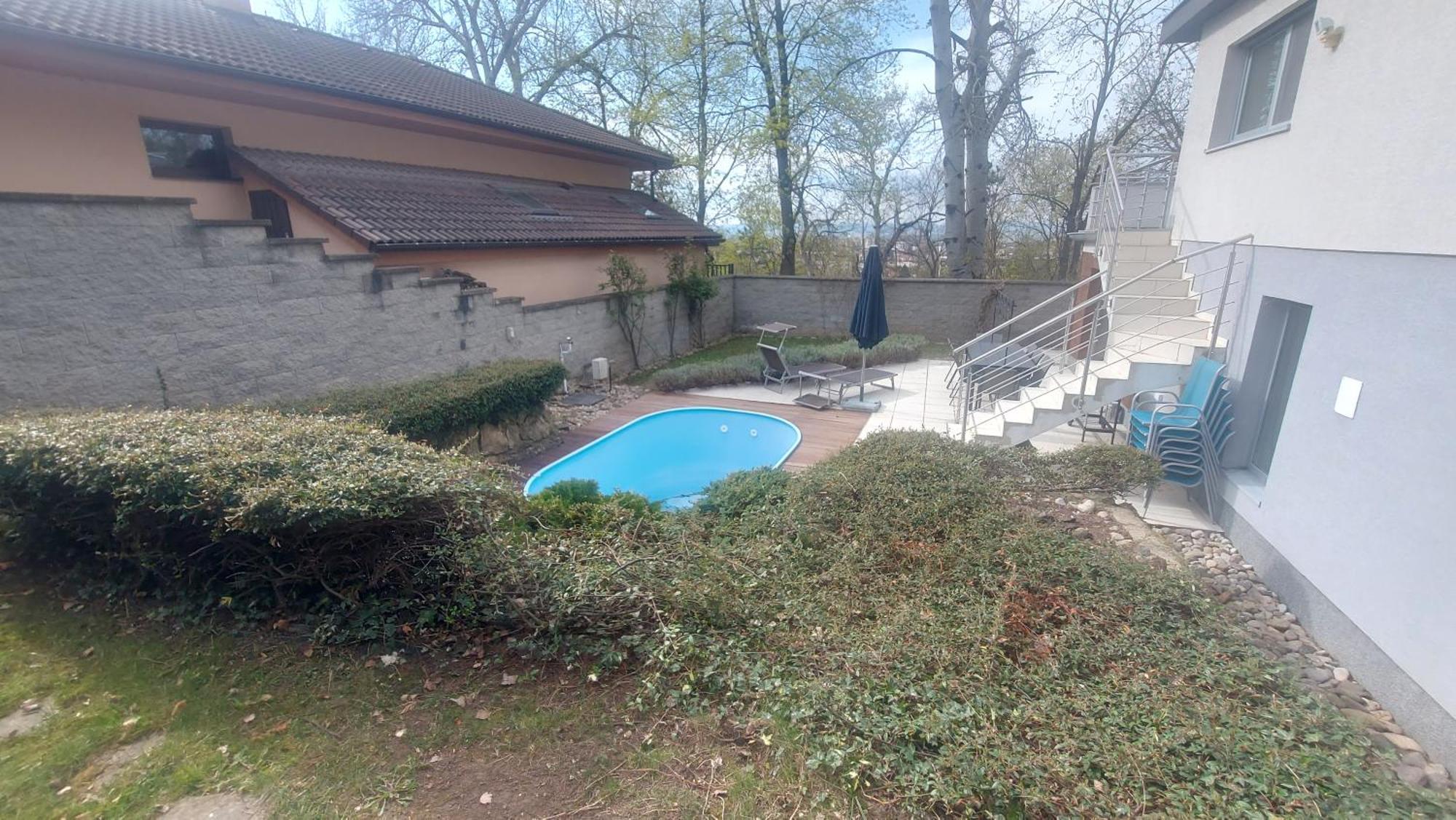 Villa Dom Na Cervenej Vezi à Banka Extérieur photo